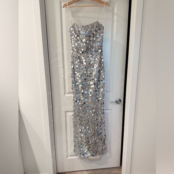 NWOT BRONX AND BANCO FARAH SILVER STRAPLESS GOWN - Picture 10 of 16